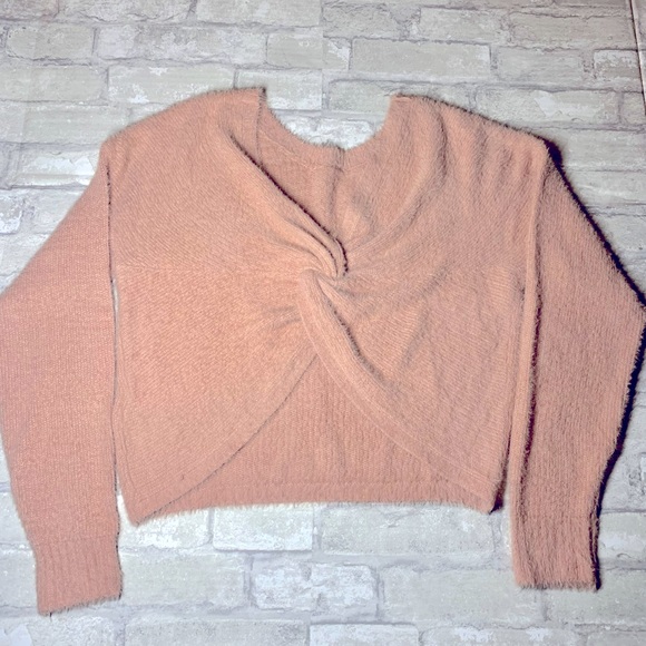 HOLLISTER: COZY REVERSIBLE TWISTED CROPPED SWEATER - Picture 7 of 9